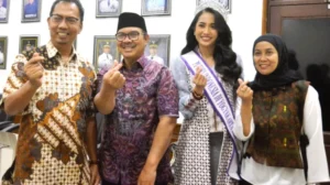 Almas Azzahra dengan Walikota Jogja