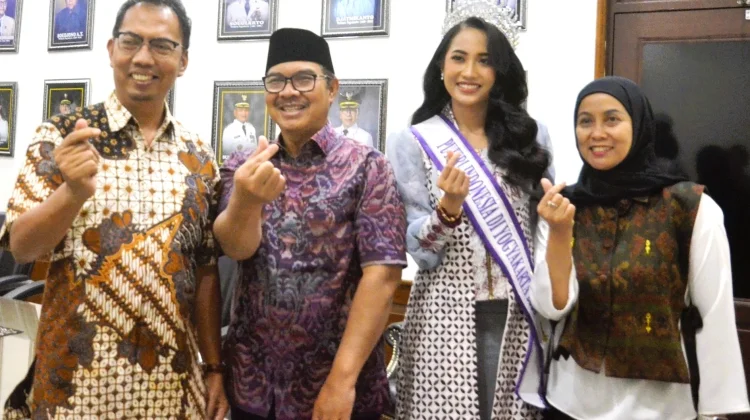 Almas Azzahra dengan Walikota Jogja